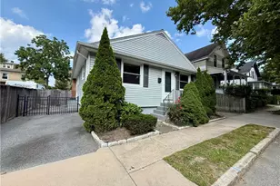 25 Thurston Ave, Newport, RI 02840 - Photo 1