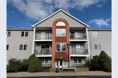 728 Beverage Hill Avenue #8, Pawtucket, RI 02861 - Photo 1