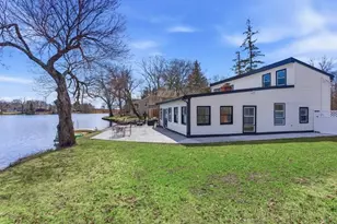 462 Lake Shore Dr, Warwick, RI 02889 - Photo 1