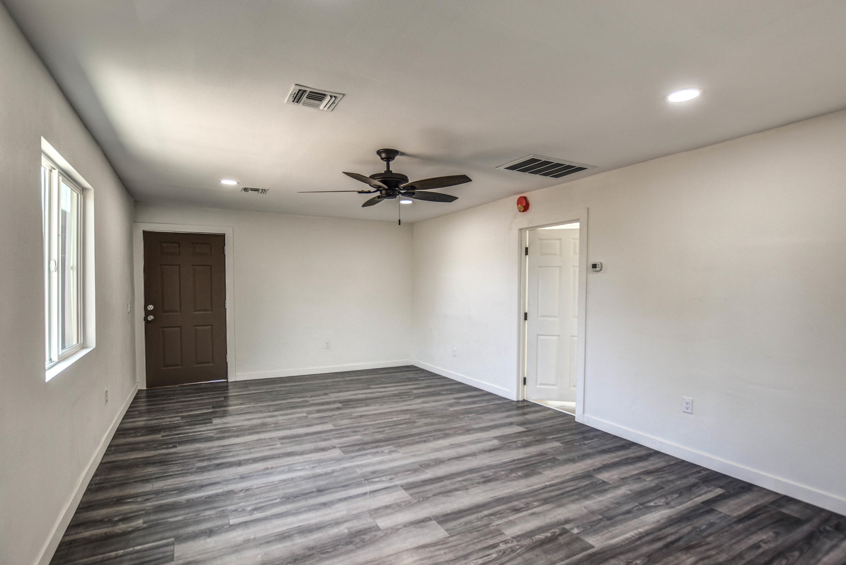 2730 Myrtle Ave, Phoenix AZ  85051-7535 exterior