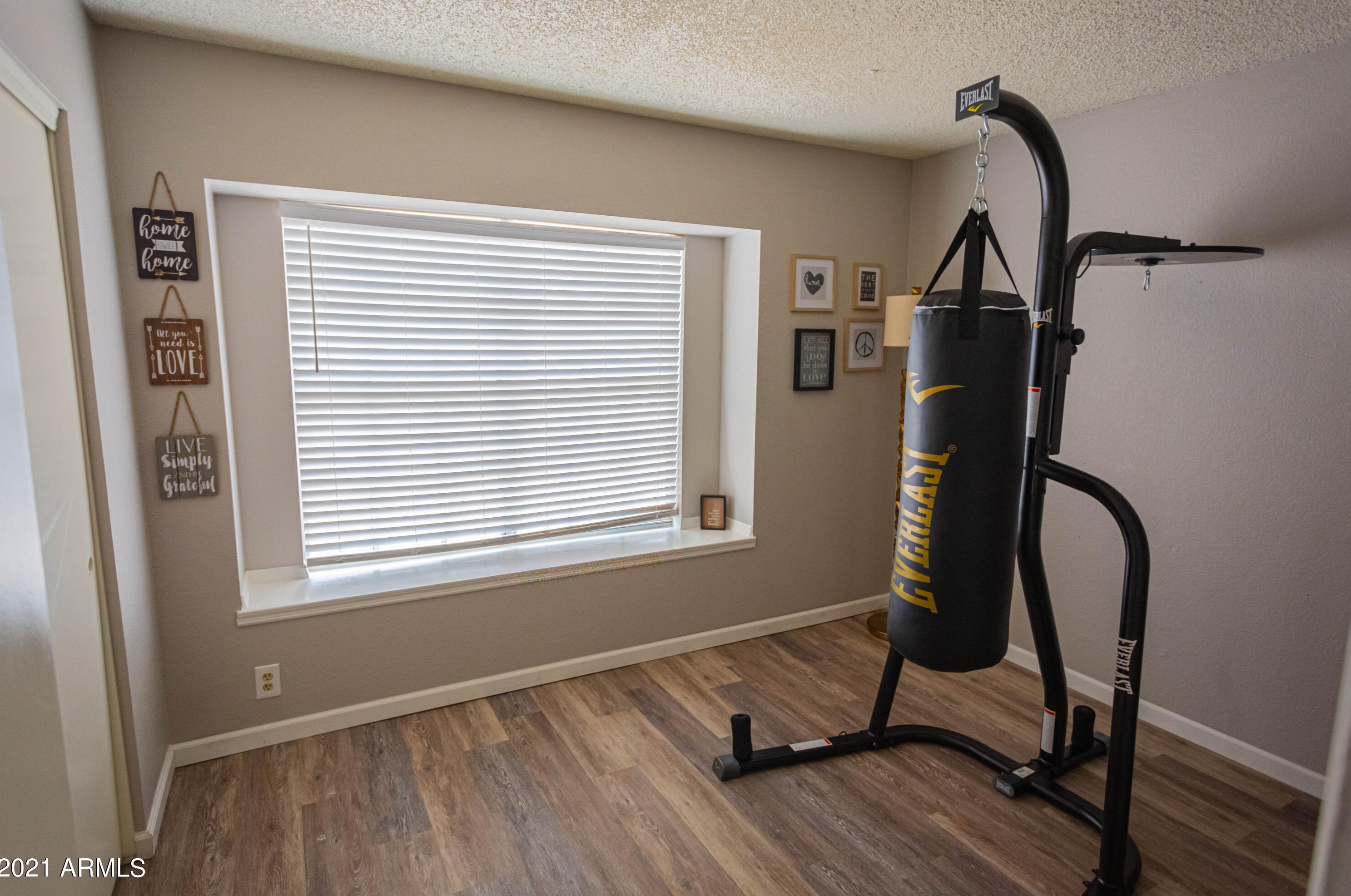 1227 Topeka Dr, Phoenix AZ  85024-2372 exterior