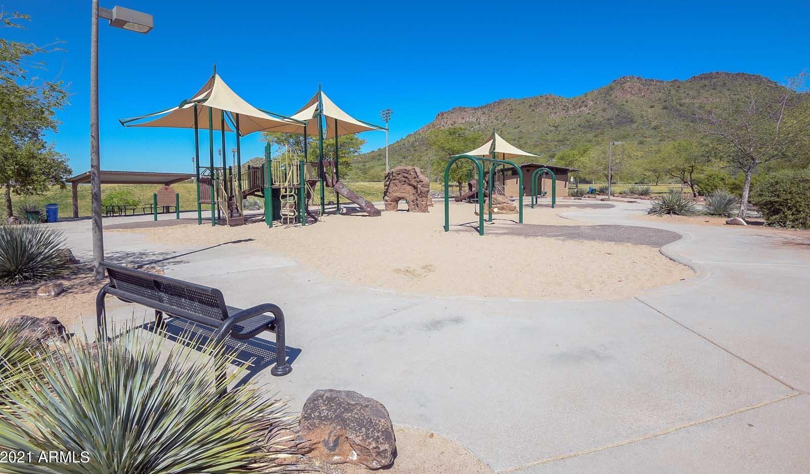 25403 Hackberry Dr, Phoenix AZ 85083-2452 exterior