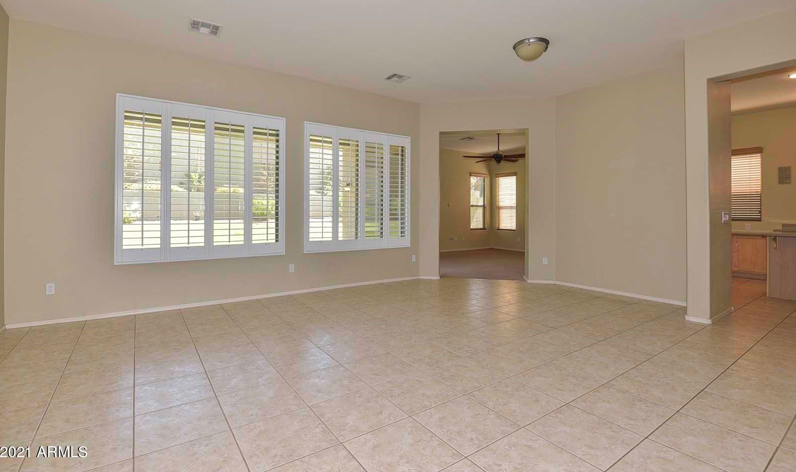 25403 Hackberry Dr, Phoenix AZ 85083-2452 exterior