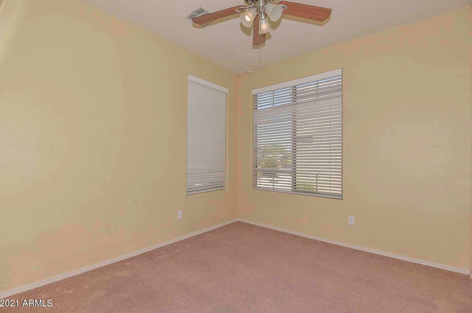 25403 Hackberry Dr, Phoenix AZ 85083-2452 exterior