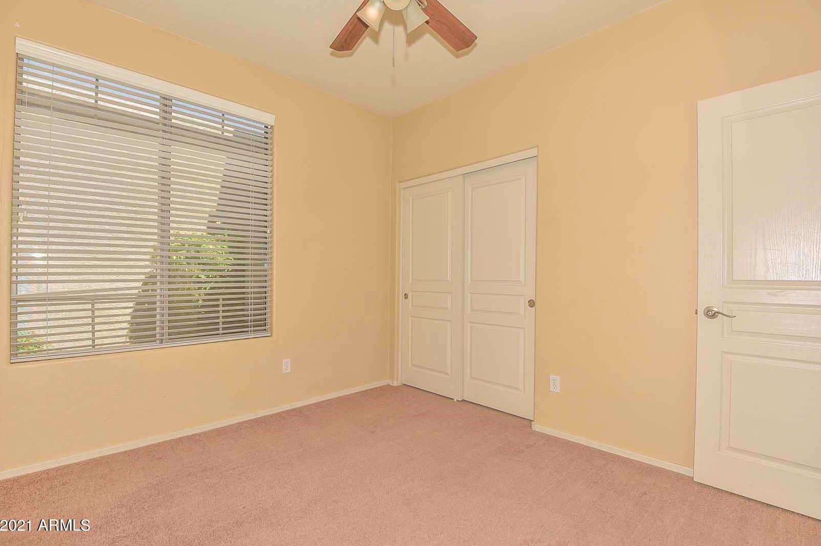 25403 Hackberry Dr, Phoenix AZ 85083-2452 exterior