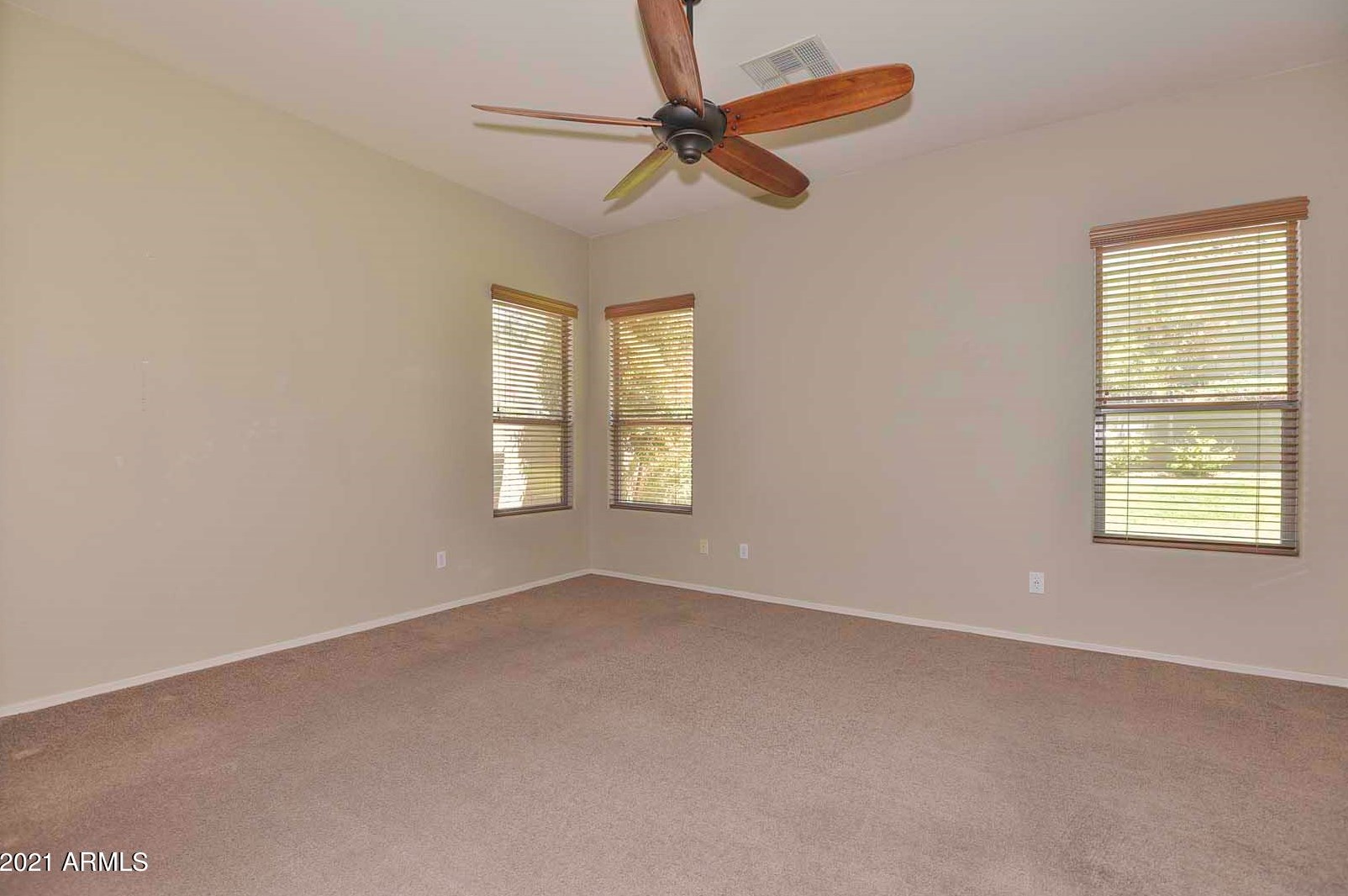 25403 Hackberry Dr, Phoenix AZ 85083-2452 exterior