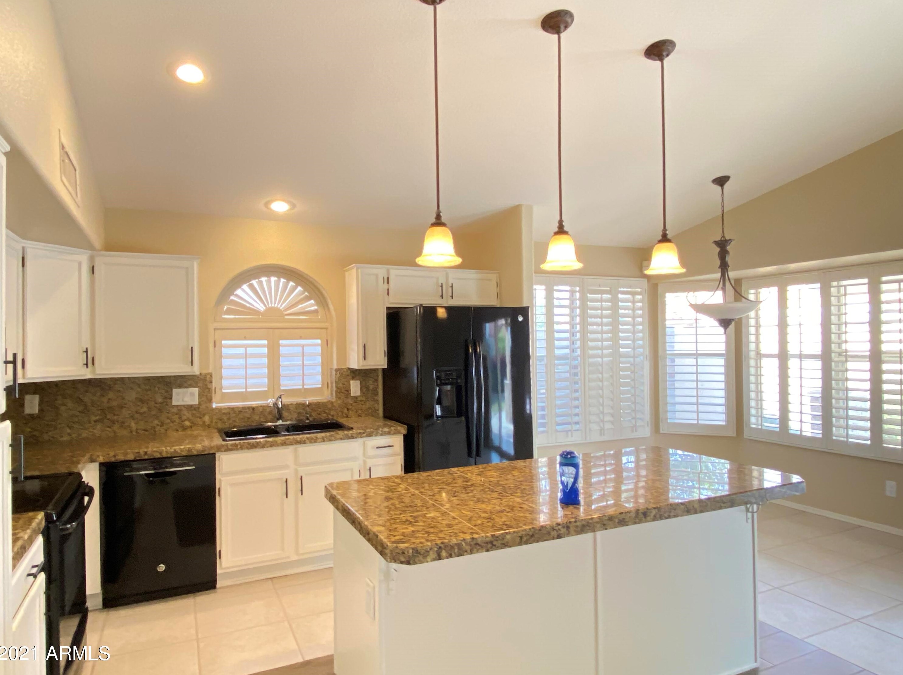 4565 Thistle Landing Dr, Phoenix AZ  85044-6853 exterior