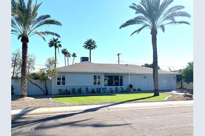 6743 E Holly Street - Photo 1