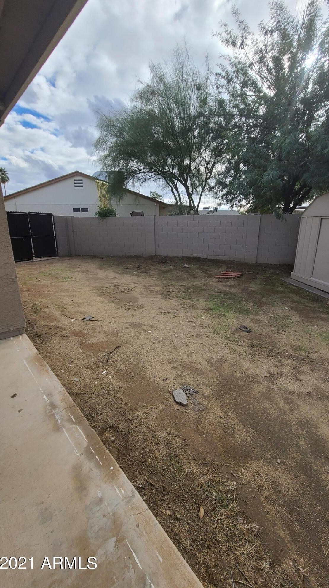 310 Sequoia Dr, Phoenix AZ 85050-3955 exterior