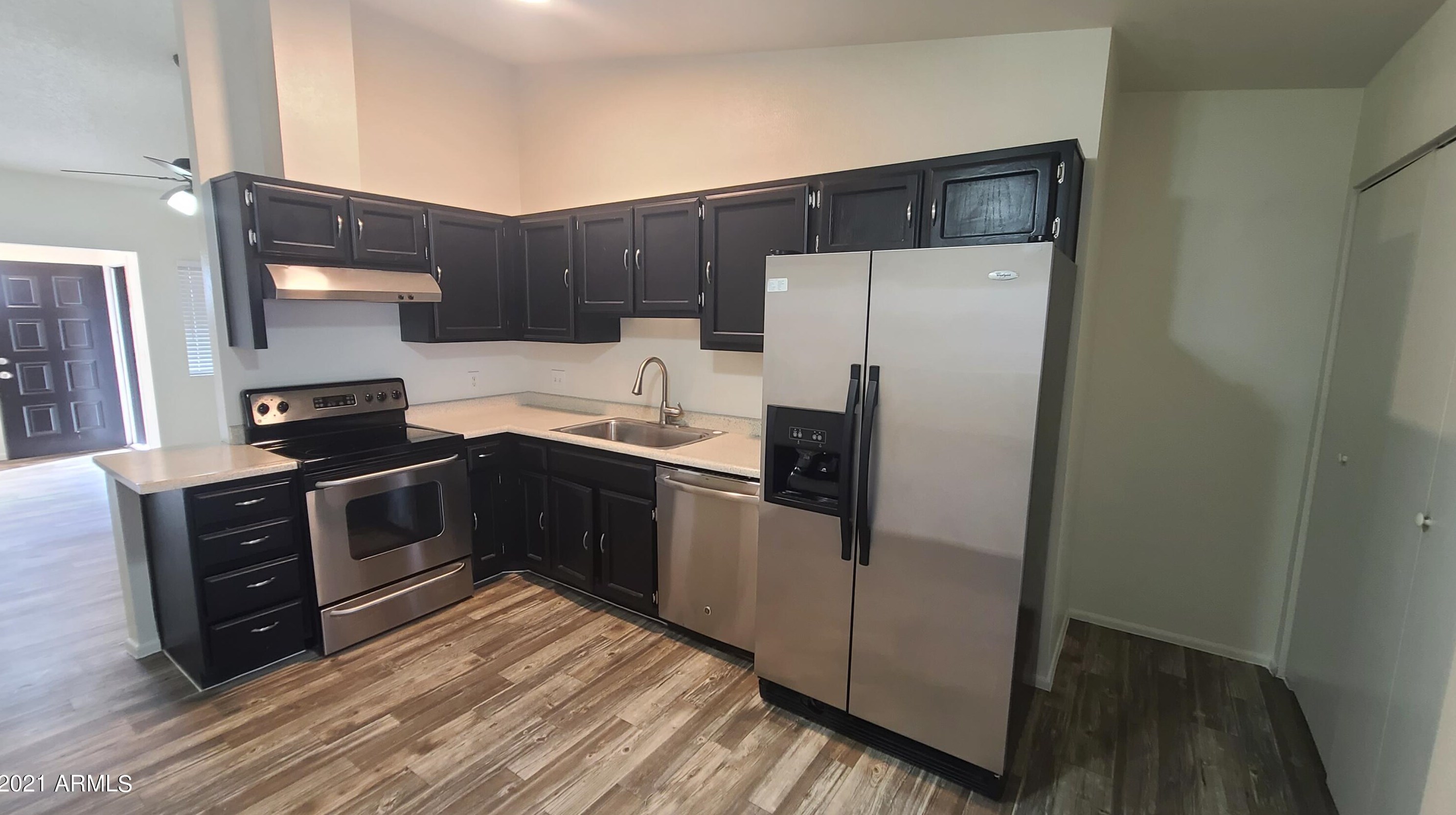 310 Sequoia Dr, Phoenix AZ 85050-3955 exterior