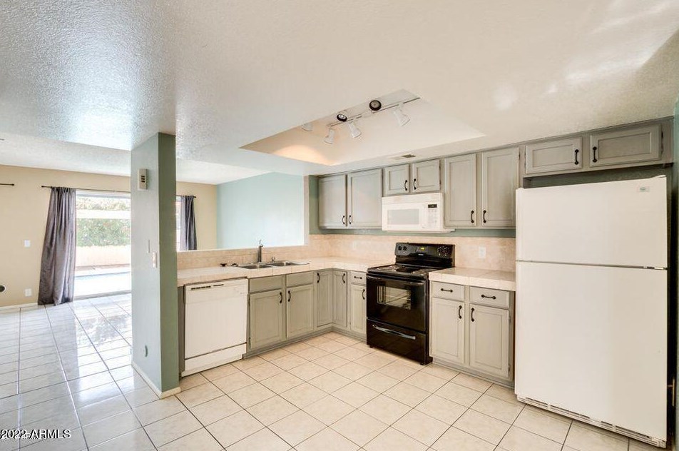 1644 Villa Maria Dr, Phoenix AZ  85022-1334 exterior