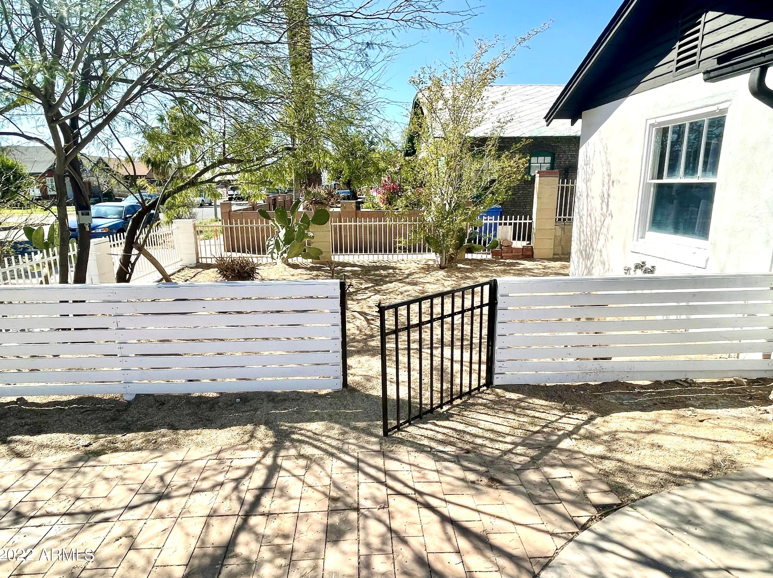 1606 Taylor St, Phoenix AZ  85007-2412 exterior