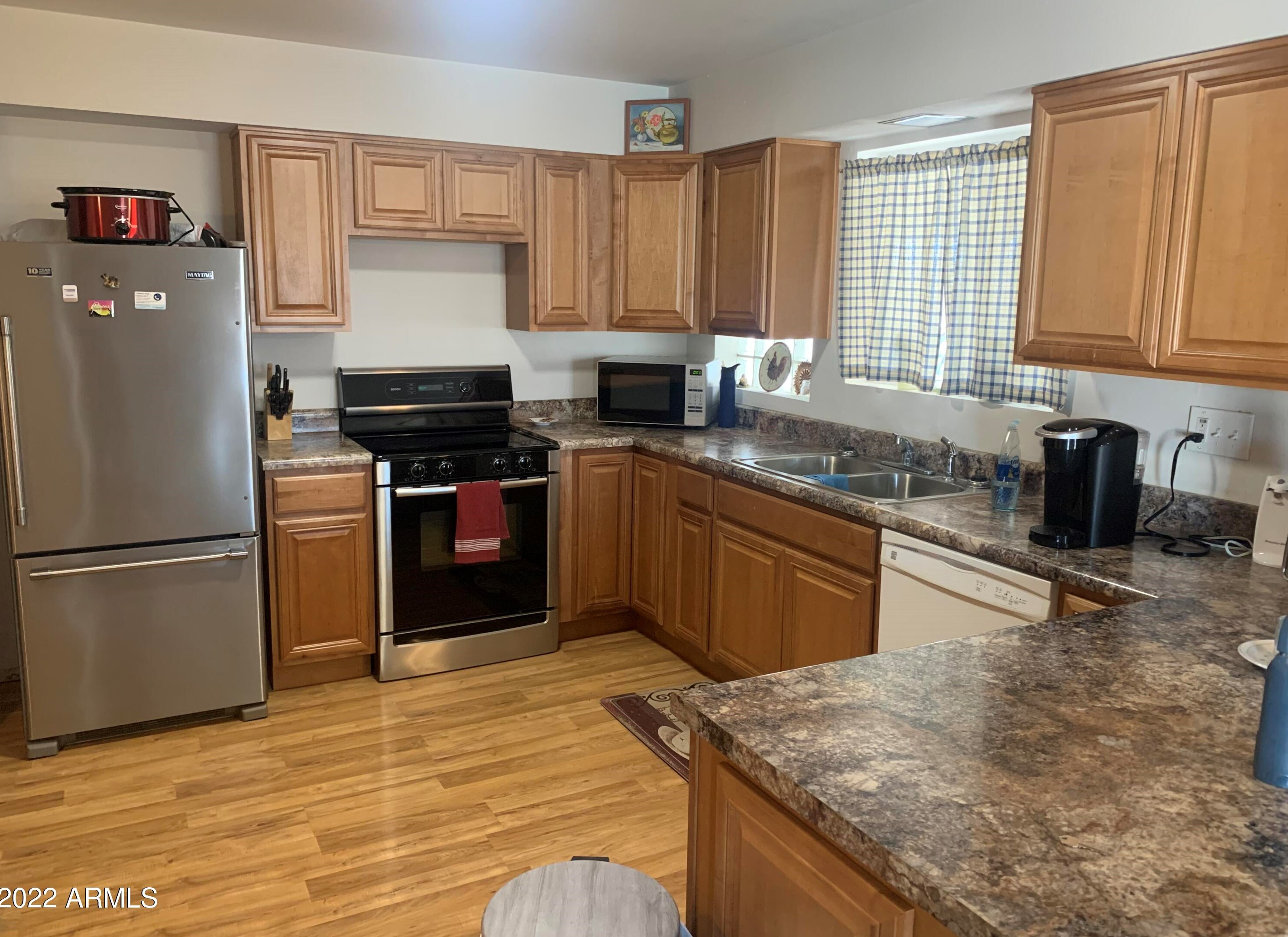 2414 Muriel Dr, Phoenix AZ 85053-6615 exterior