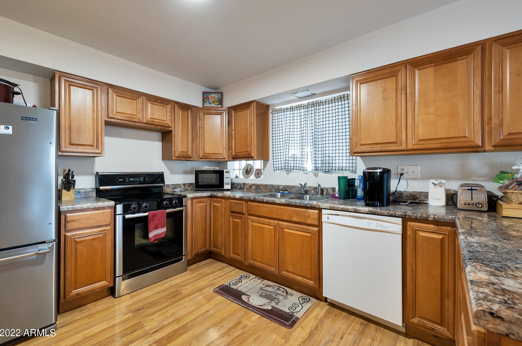 2414 Muriel Dr, Phoenix AZ 85053-6615 exterior