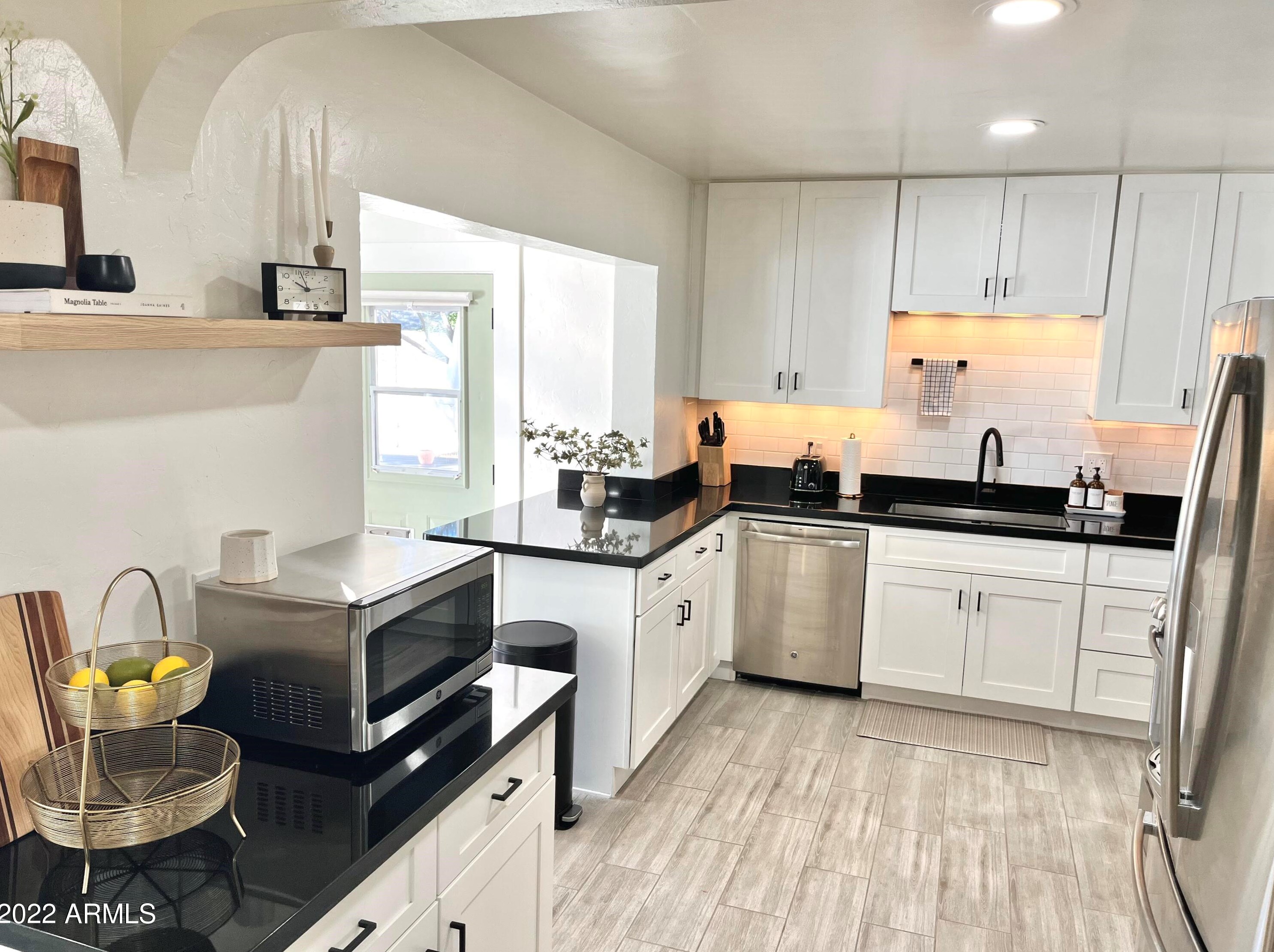2509 Minnezona Ave, Phoenix AZ  85016-4953 exterior