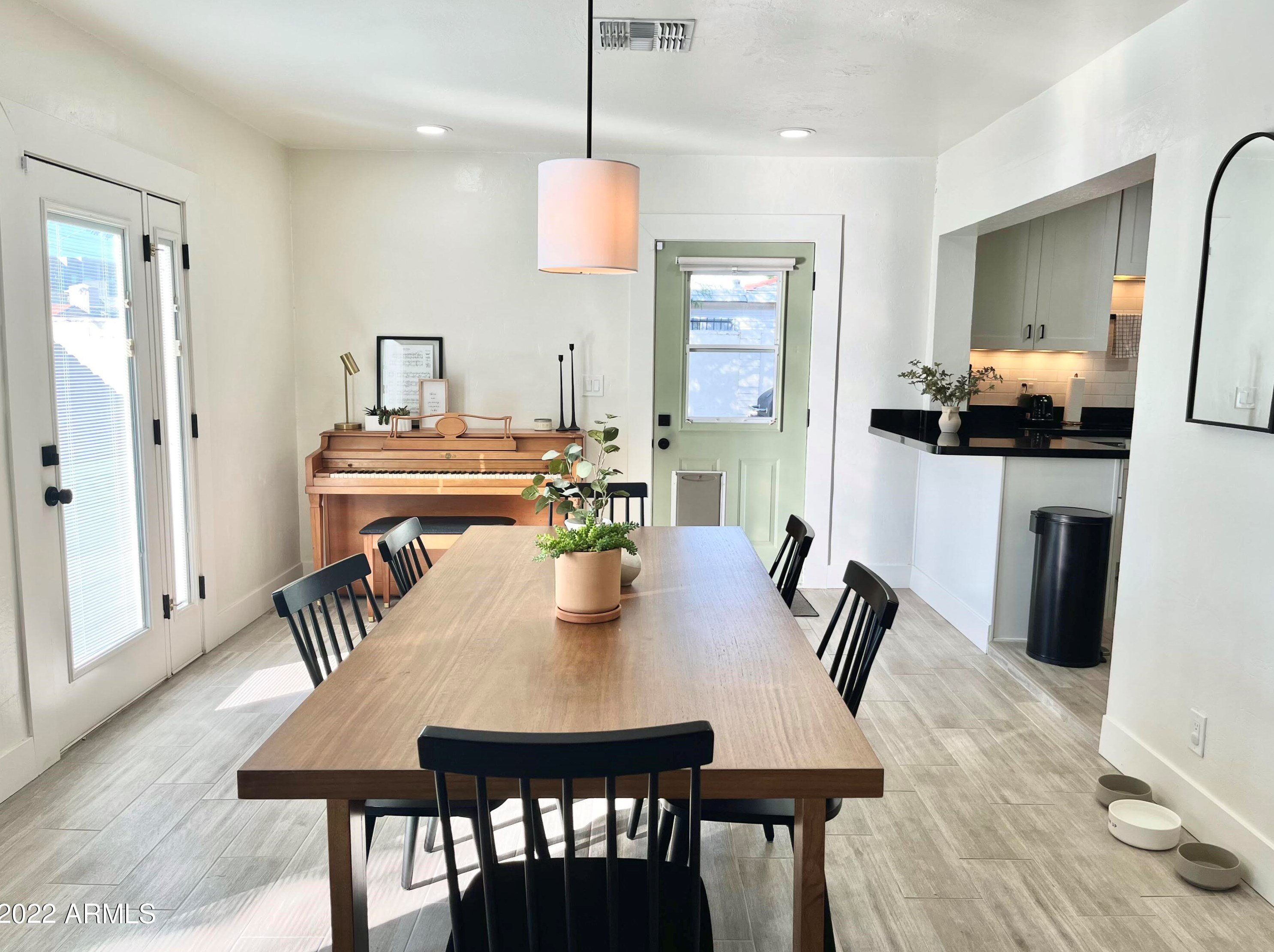 2509 Minnezona Ave, Phoenix AZ  85016-4953 exterior