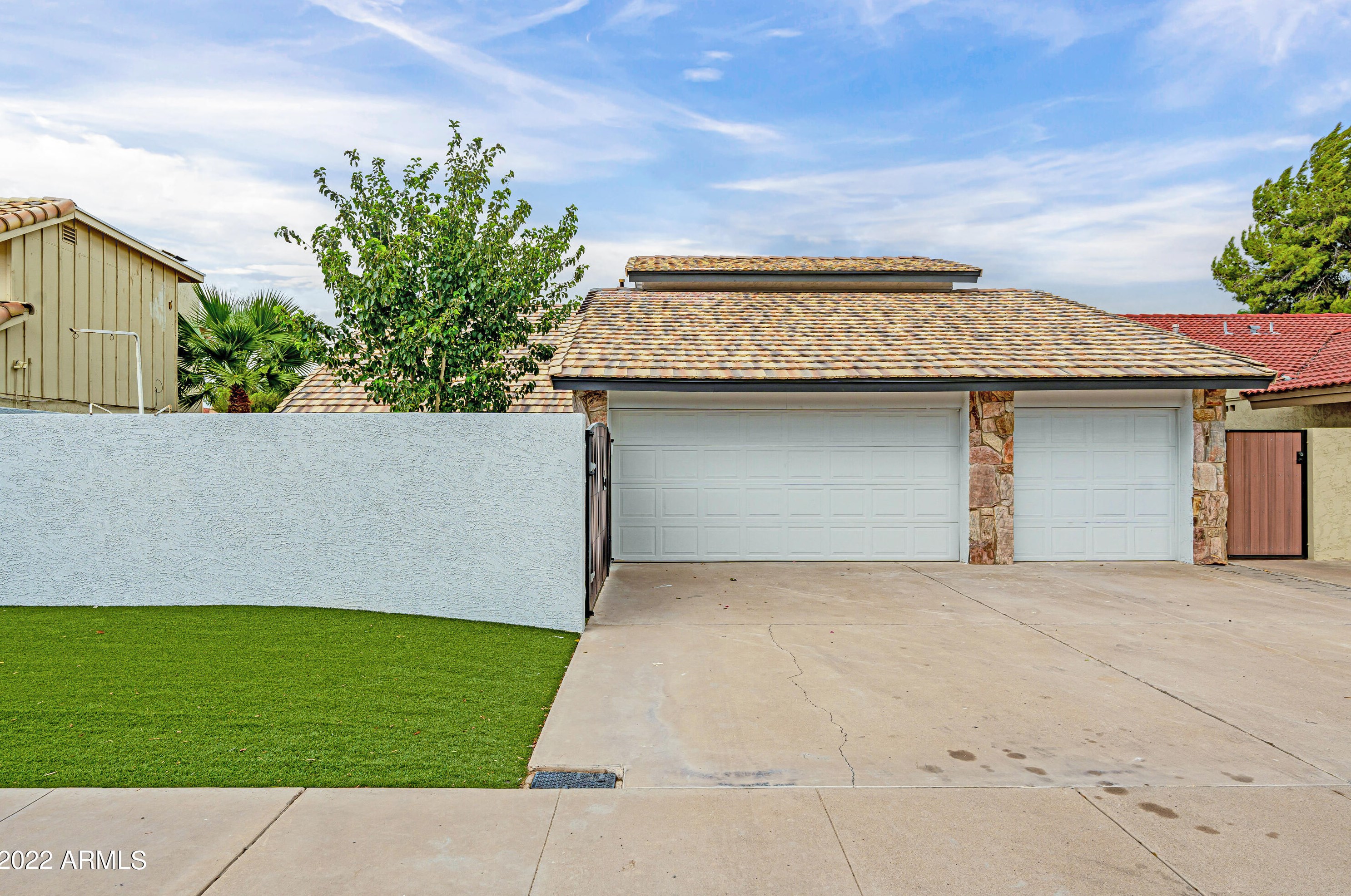 1407 Bayview Dr, Tempe AZ  85283-2170 exterior