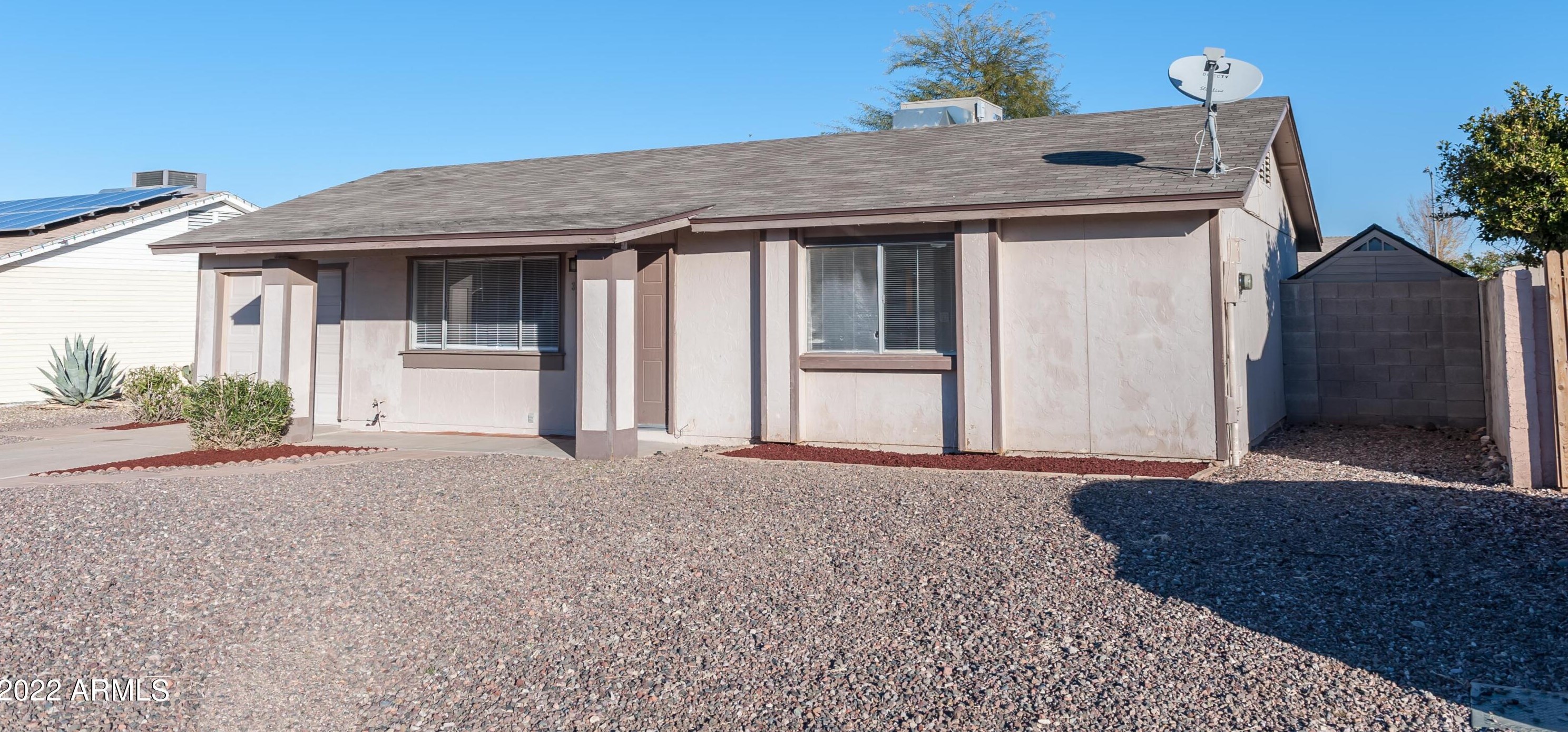 3220 Michelle Dr, Phoenix AZ  85053-1626 exterior