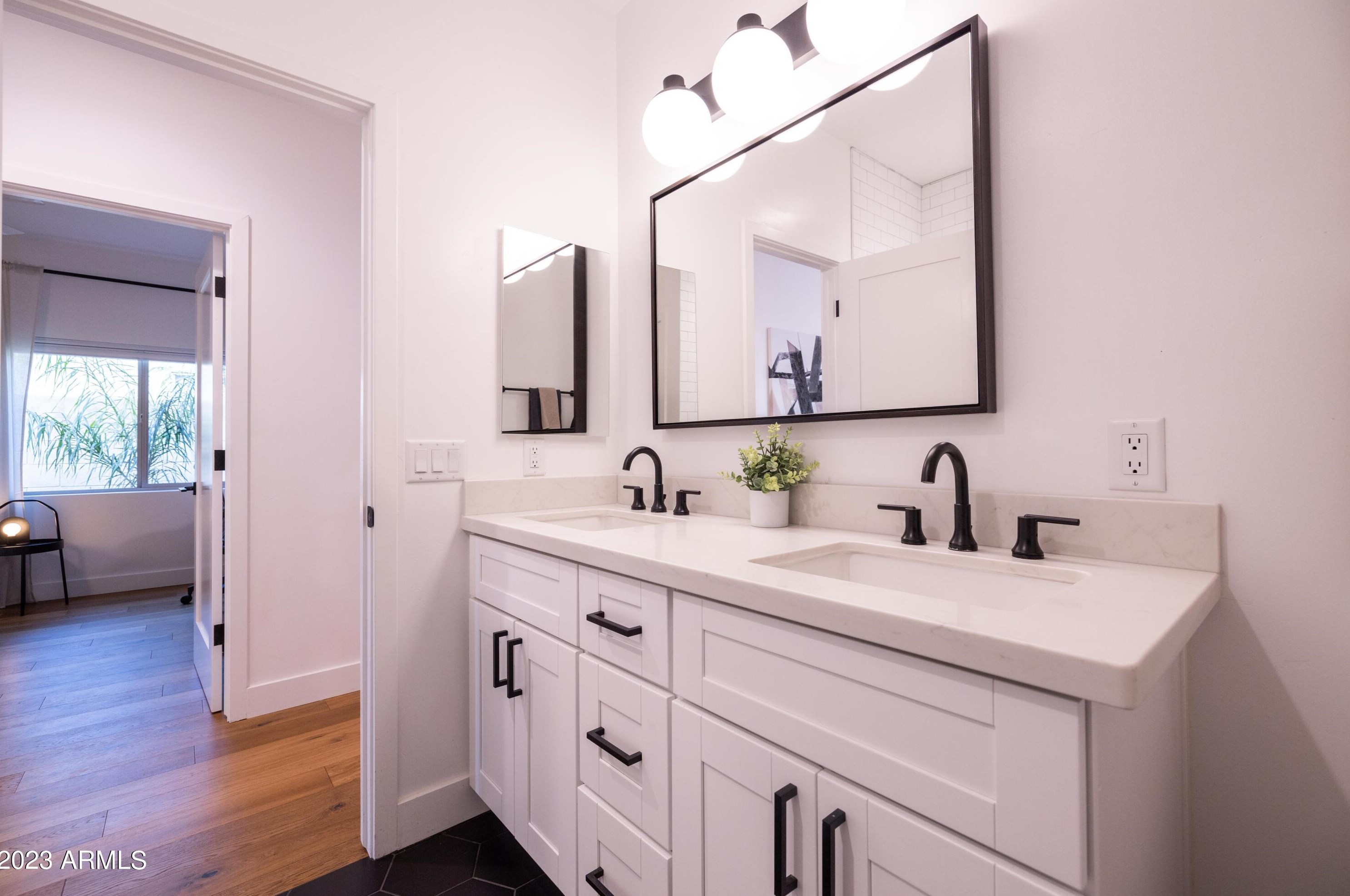 52 Lewis Ave, Phoenix AZ  85003-1037 exterior