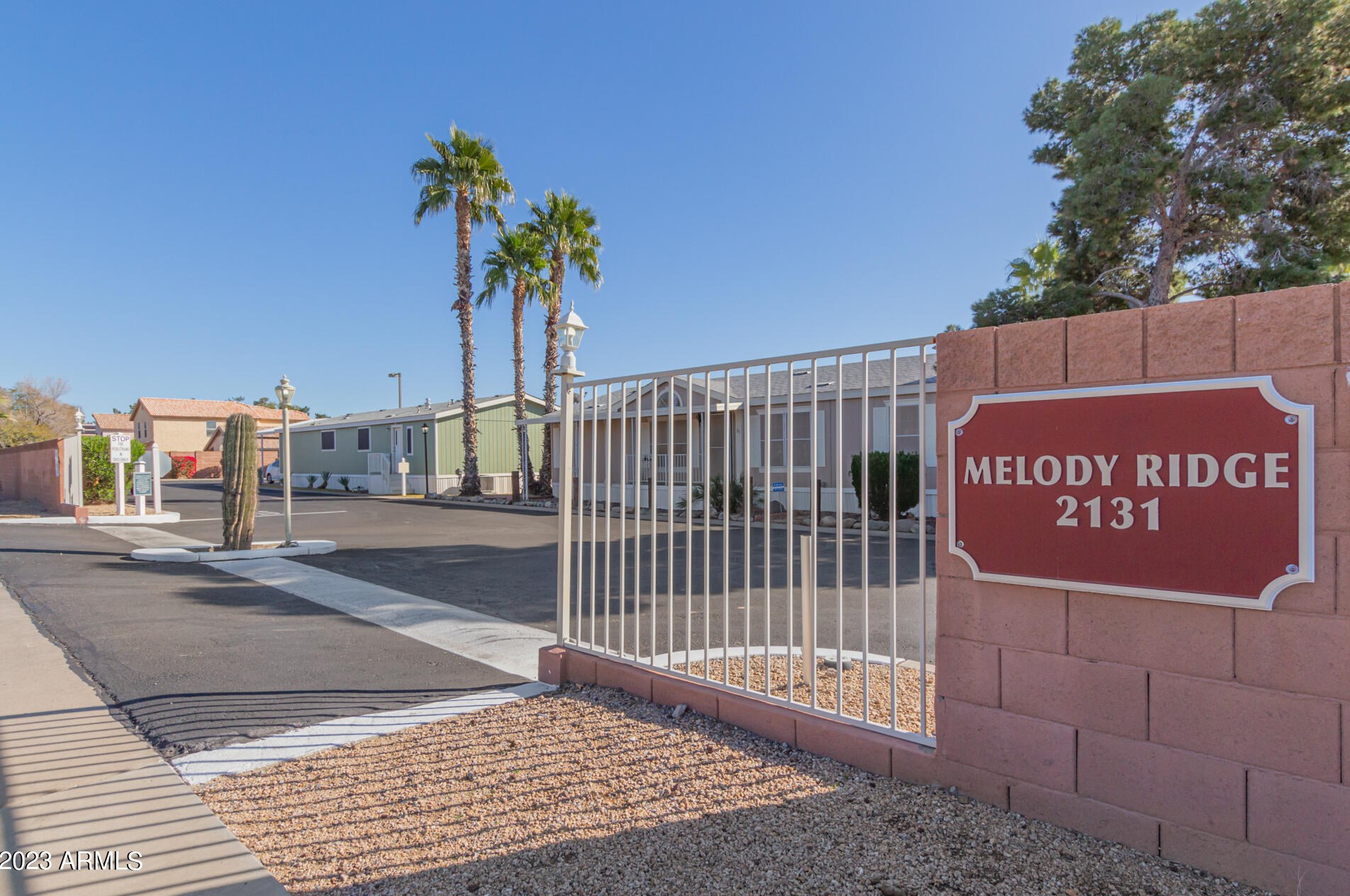 2131 Union Hills Dr, Phoenix AZ 85024-3034 exterior