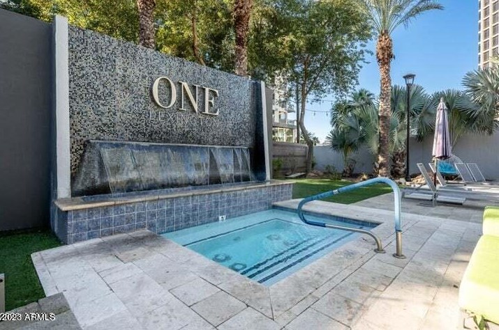 1 Lexington Ave, Phoenix AZ  85012-2433 exterior