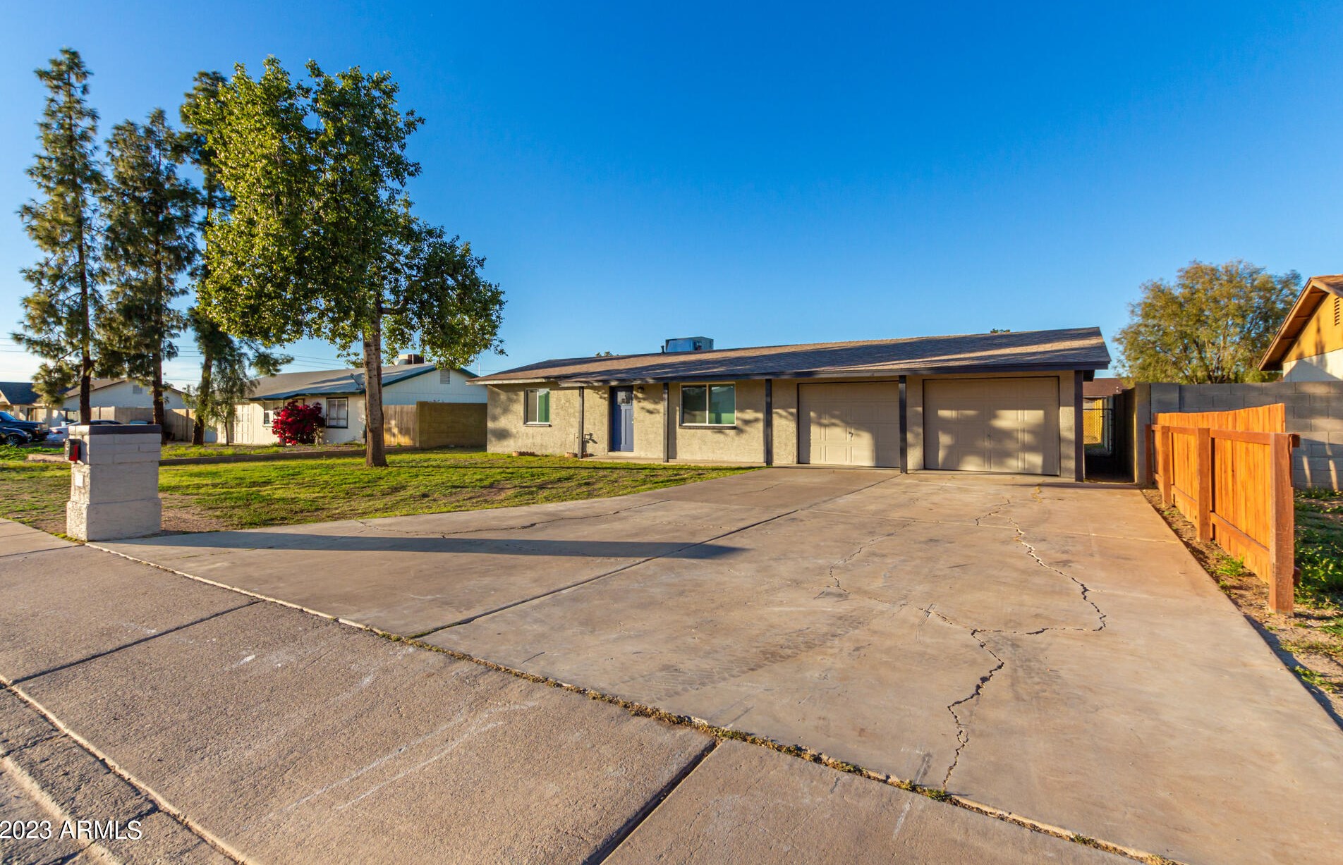 1828 Utopia Rd, Phoenix AZ  85027-4523 exterior
