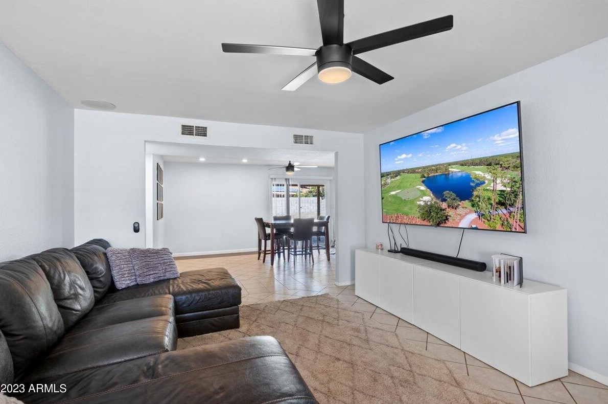 1460 Tonopah Dr, Phoenix AZ  85027-3654 exterior