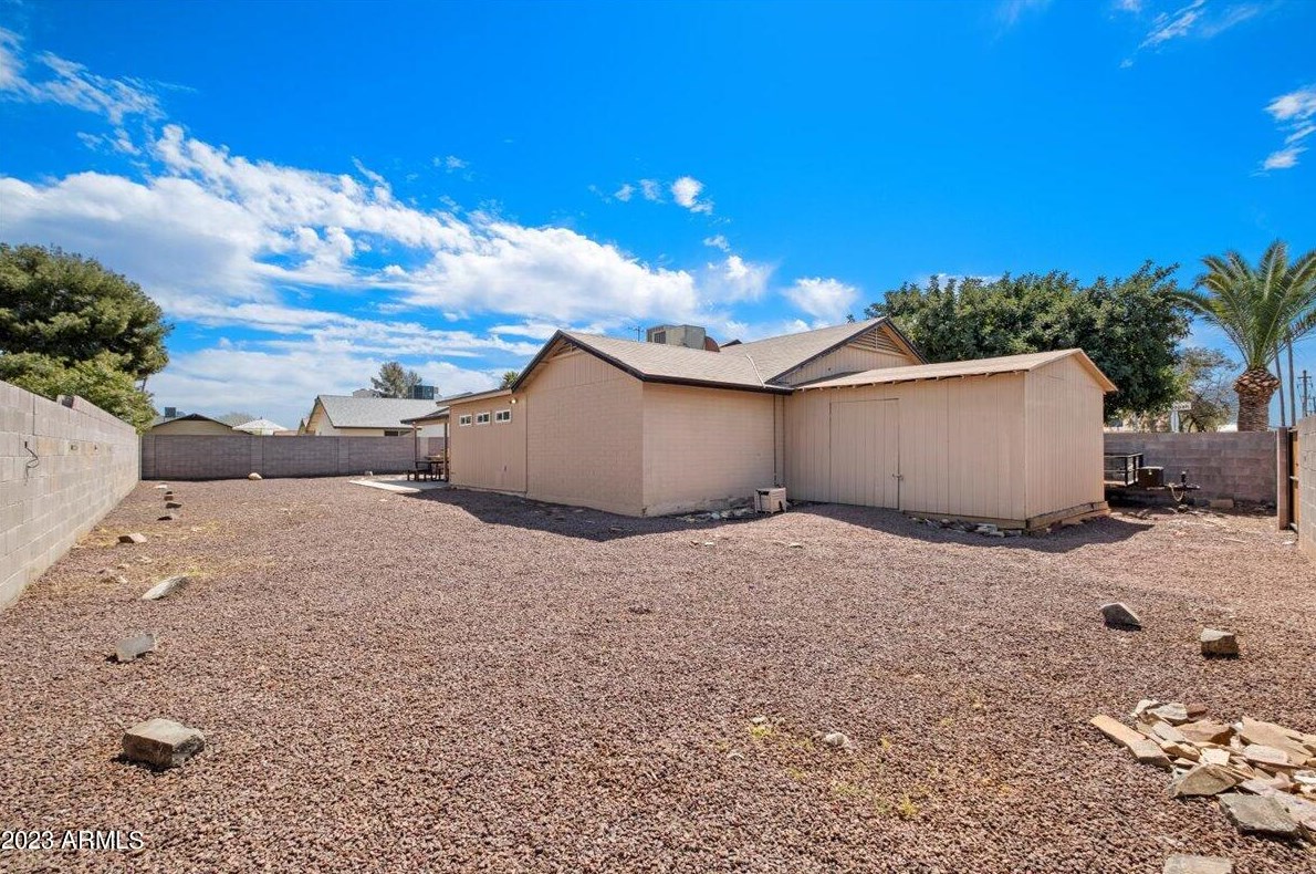 1460 Tonopah Dr, Phoenix AZ  85027-3654 exterior