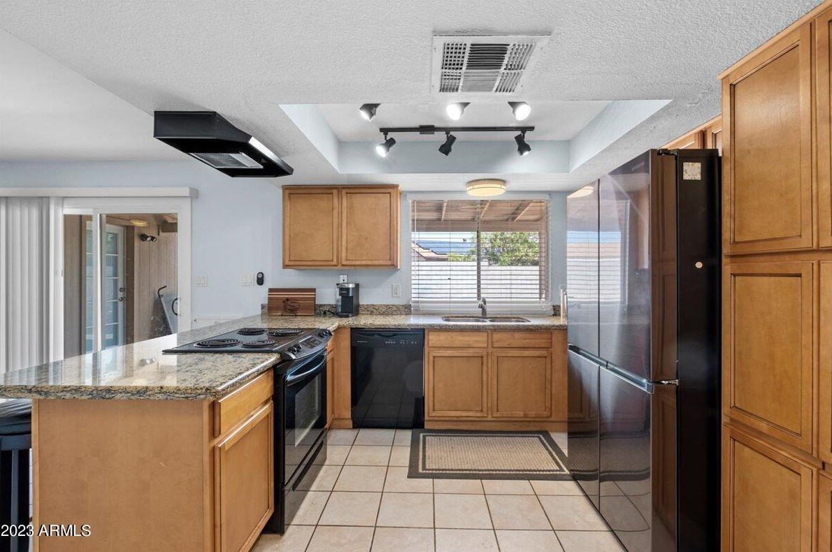 1460 Tonopah Dr, Phoenix AZ  85027-3654 exterior