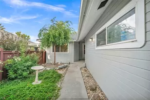 1784 Mahogany Cir, Minden, NV 89423 - Photo 5