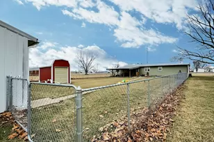 315 W Railroad St, Kentland, IN 47951 - Photo 3