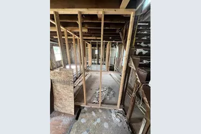 611 W 9th Street, Michigan City, IN 46360 - Photo 5