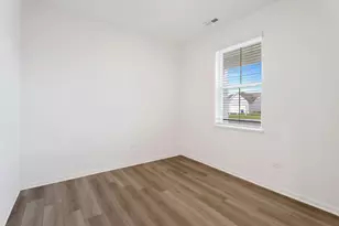 511 E 127th Pl, Crown Point, IN 46307 - Photo 3