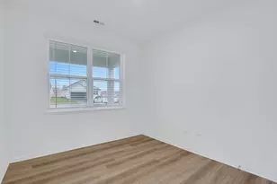 521 E 127th Pl, Crown Point, IN 46307 - Photo 3