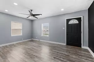 621 Burr St, Gary, IN 46406 - Photo 5