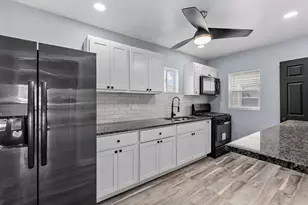 621 Burr St, Gary, IN 46406 - Photo 7