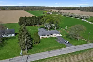 56915 Tulip Rd, New Carlisle, IN 46552 - Photo 3