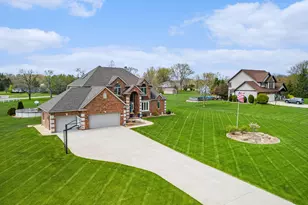 272 White Tail Ct, Hobart, IN 46342 - Photo 3