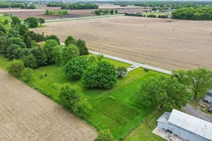 56729 Tulip Rd, New Carlisle, IN 46552 - Photo 3