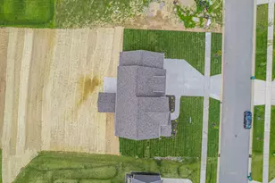 4805 Princess Dr, Valparaiso, IN 46383 - Photo 5