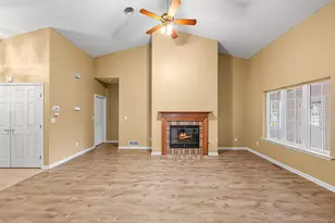 1641 Magnolia Dr, Hobart, IN 46342 - Photo 7