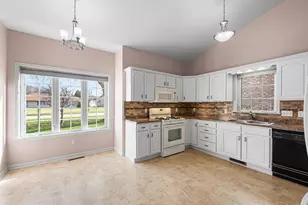 1641 Magnolia Dr, Hobart, IN 46342 - Photo 11