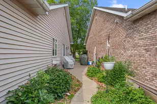 1641 Magnolia Dr, Hobart, IN 46342 - Photo 27