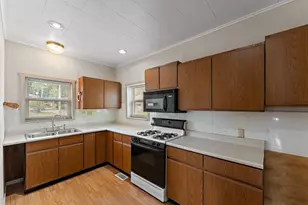 755 W Chicago St, Valparaiso, IN 46385 - Photo 7