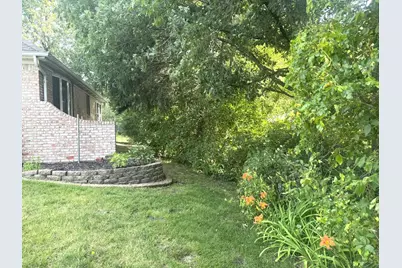 641 D Begonia Street SE, Demotte, IN 46310 - Photo 5