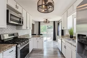 206 Parkwood Dr, Valparaiso, IN 46383 - Photo 7