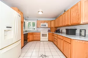 9421 Cottonwood Dr, Munster, IN 46321 - Photo 11