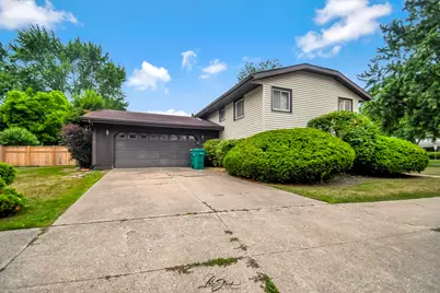 9421 Cottonwood Drive, Munster, IN 46321 - Photo 3