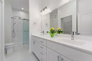 204 N Campbell St, Valparaiso, IN 46385 - Photo 17