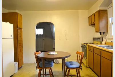 10010 Kennedy Avenue, Highland, IN 46322 - Photo 5